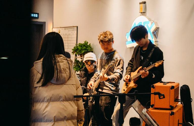 枪压制！VIT的强力枪压制击败了 DRX 赢得了第一场比赛！VIT 1-0 DRX